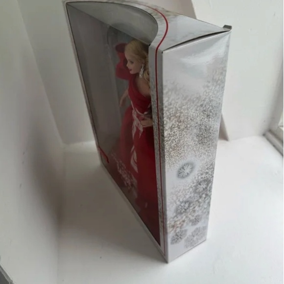 Holiday Barbie 2019 Christmas - New in box, Red and White Elegance - Picture 3 of 4